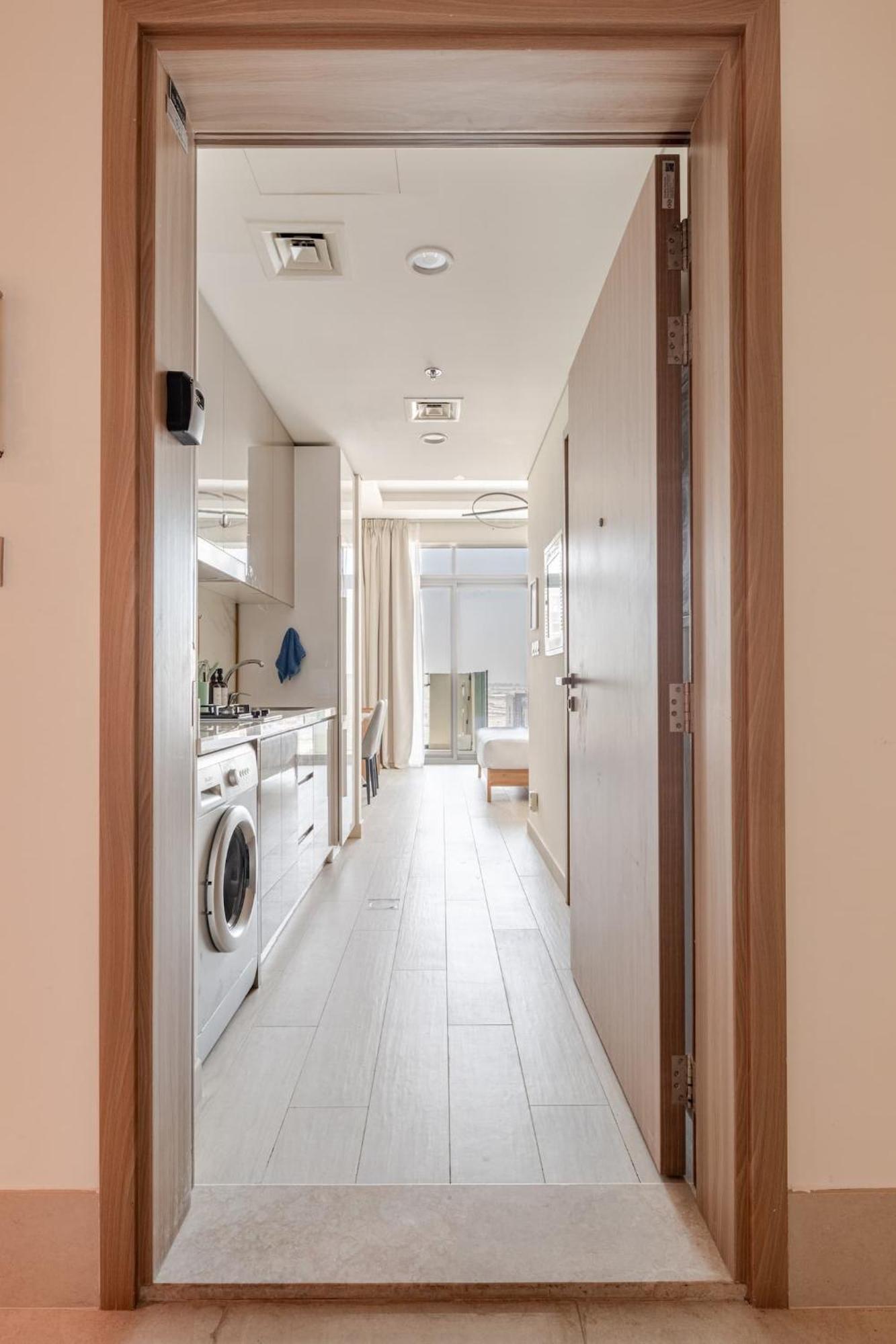 Apartment Cozy Pet Friendly Pool, Gym, Water Near Downtown Dubai