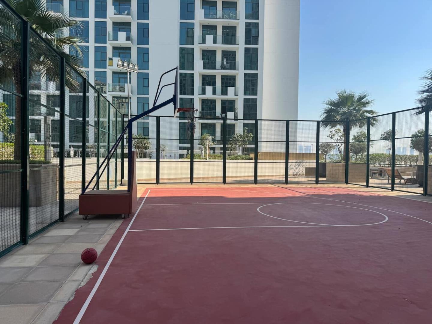 Cozy Pet Friendly Pool, Gym, Water Near Downtown * Dubai