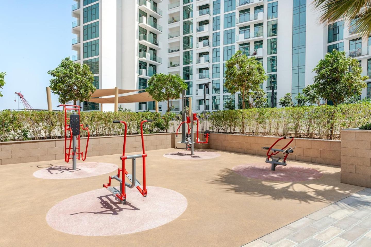 Cozy Pet Friendly Pool, Gym, Water Near Downtown * Dubai